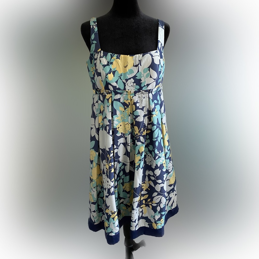 BCBG Paris Silk Floral Dress - Size 8 - Excellent Condition - Beautiful
